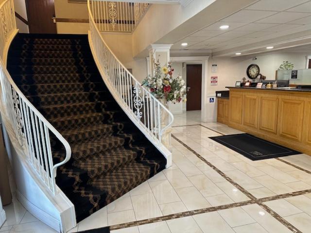 Red Lion Inn & Suites Auburn Bagian luar foto