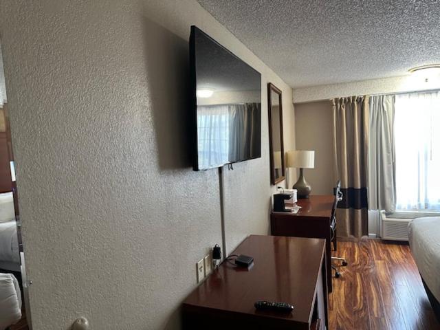 Red Lion Inn & Suites Auburn Bagian luar foto