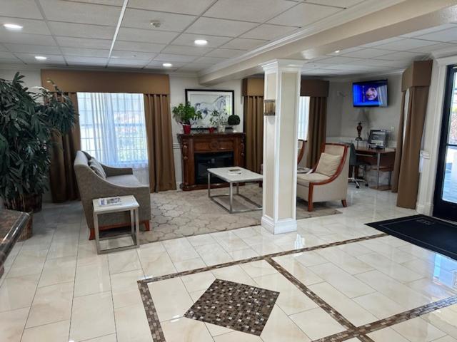 Red Lion Inn & Suites Auburn Bagian luar foto