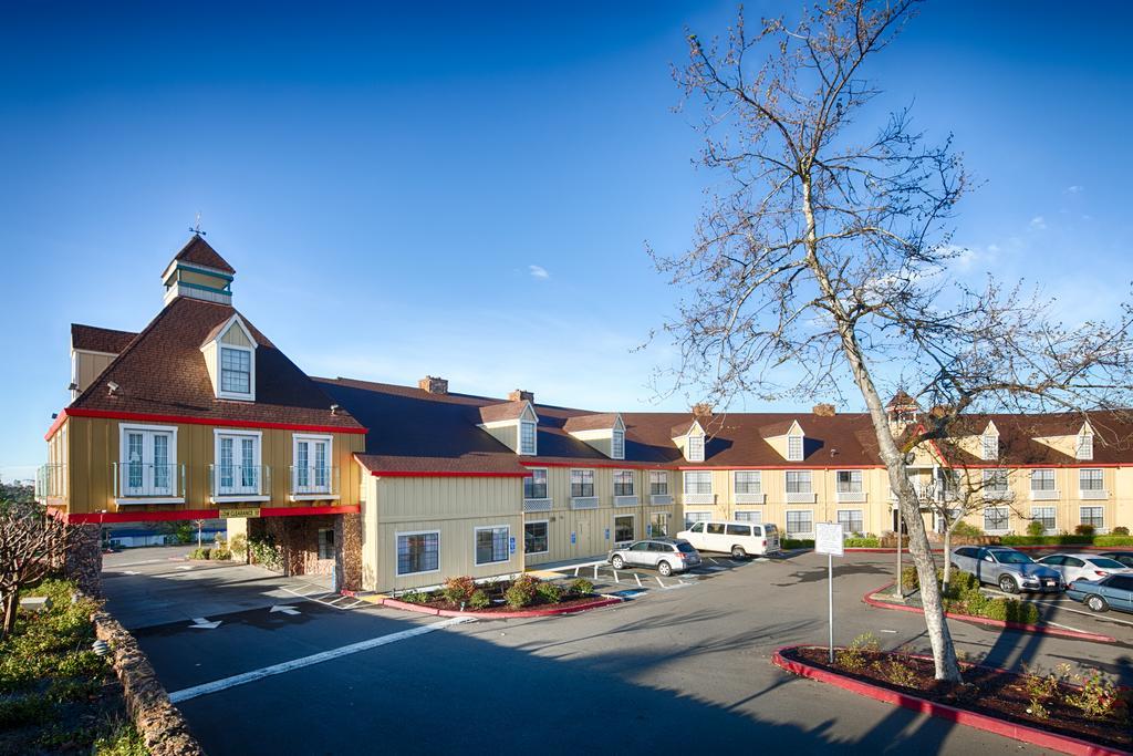 Red Lion Inn & Suites Auburn Bagian luar foto