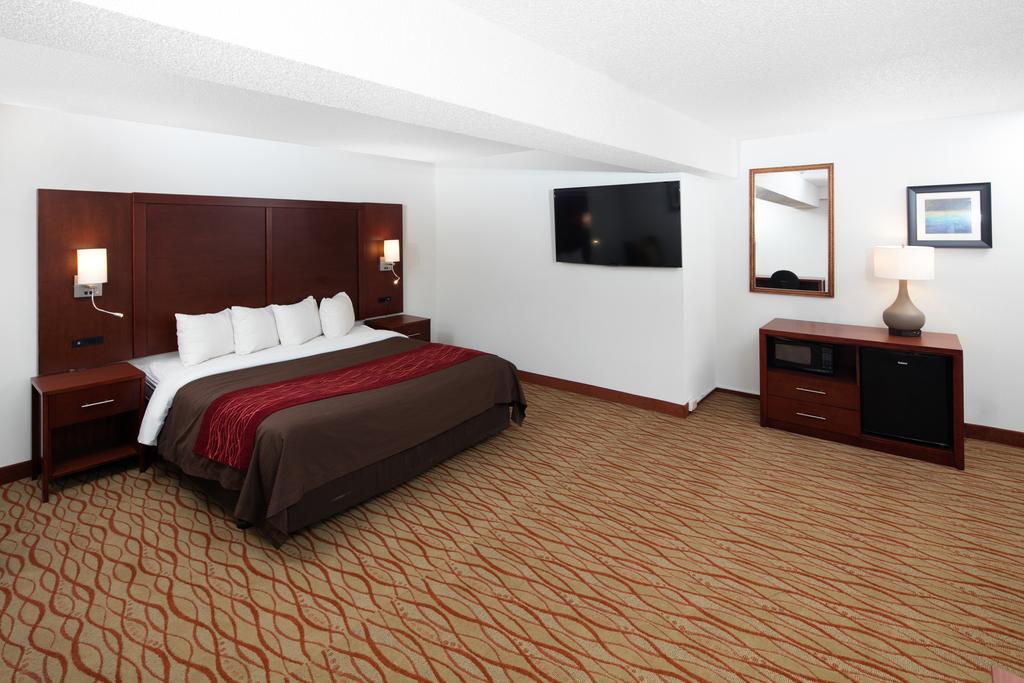Red Lion Inn & Suites Auburn Bagian luar foto