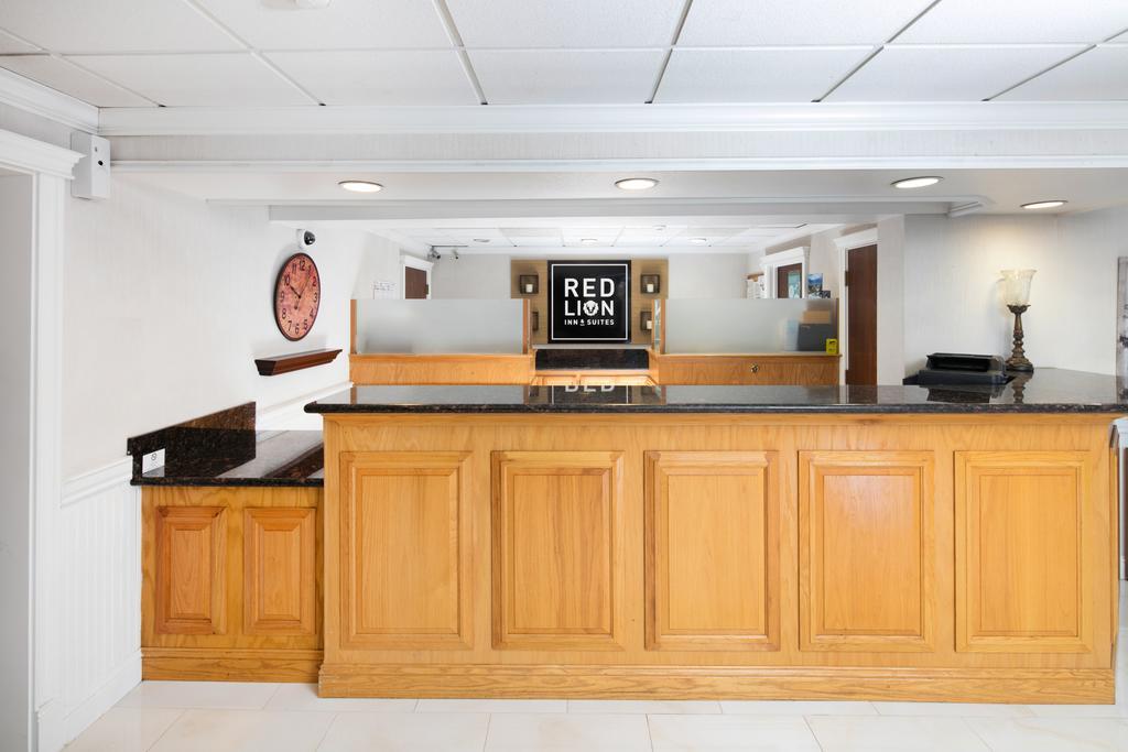 Red Lion Inn & Suites Auburn Bagian luar foto