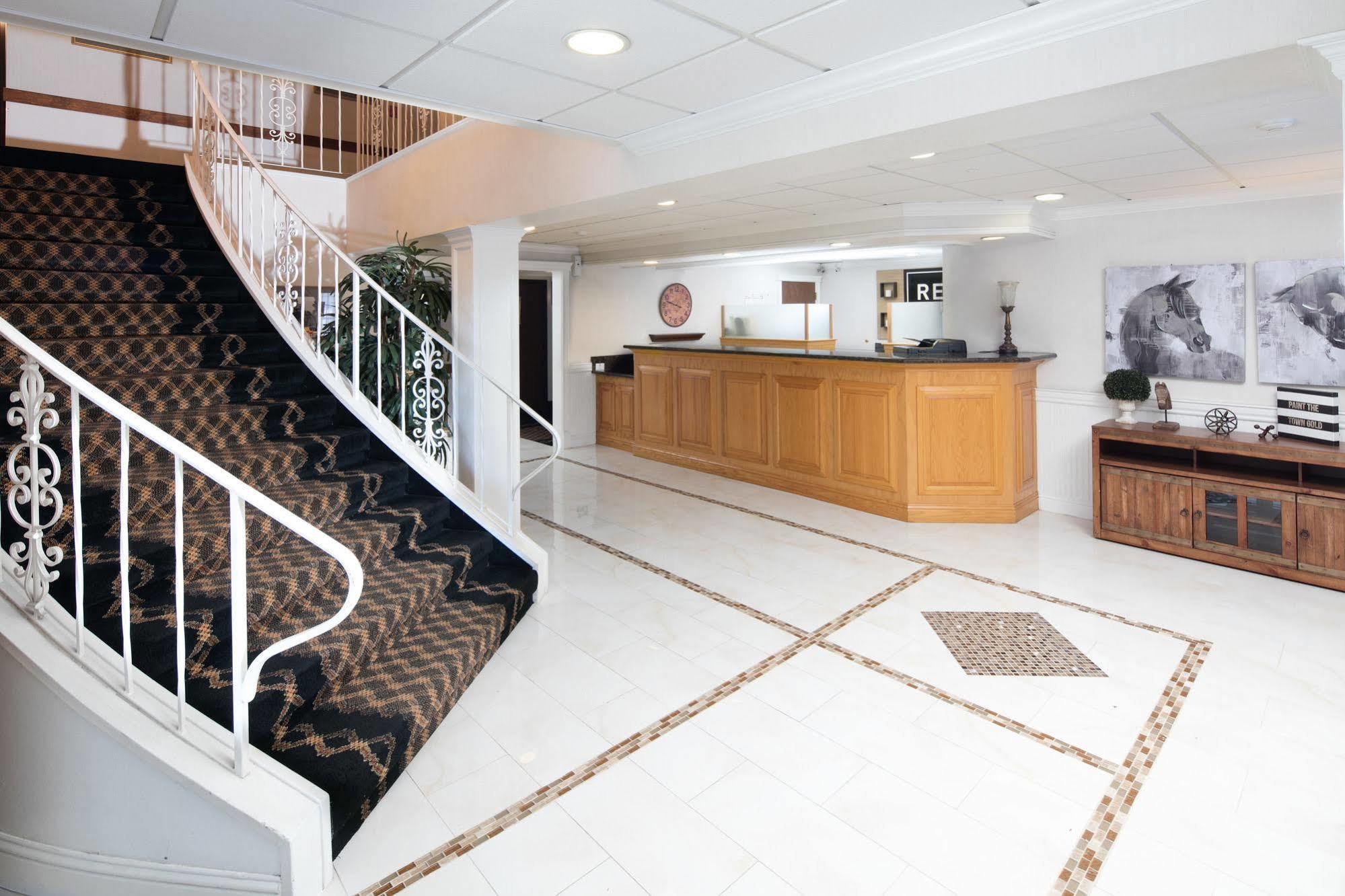 Red Lion Inn & Suites Auburn Bagian luar foto
