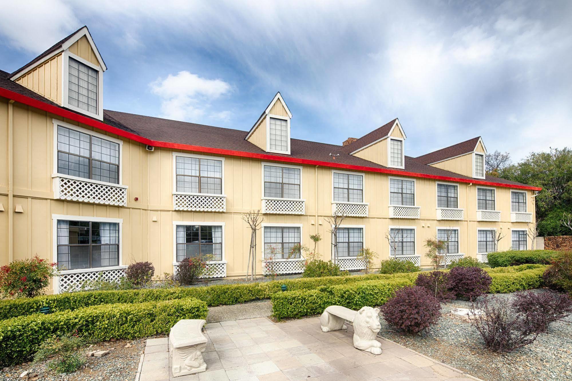 Red Lion Inn & Suites Auburn Bagian luar foto